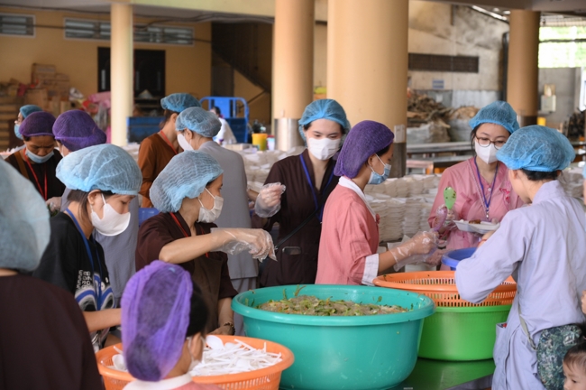 Khóa tu niệm Phật một ngày.