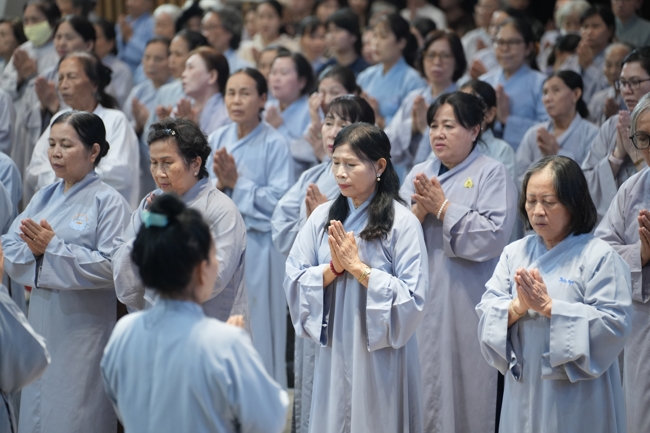 Khóa tu niệm Phật một ngày.