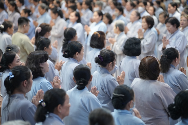 Khóa tu niệm Phật một ngày.