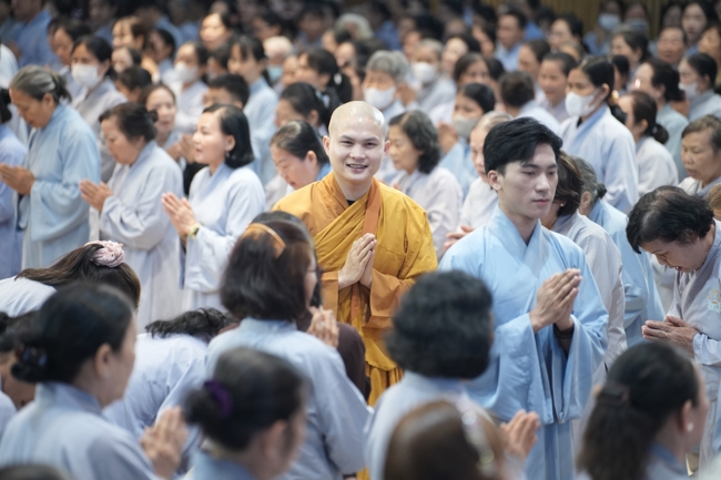 Khóa tu niệm Phật một ngày.