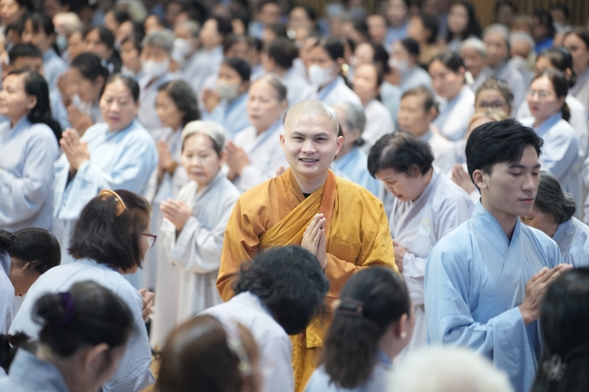 Khóa tu niệm Phật một ngày.