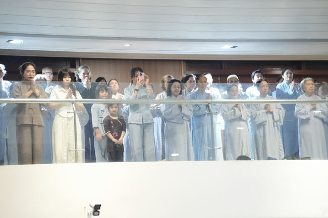 Khóa tu niệm Phật một ngày.