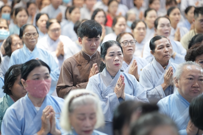 Khóa tu niệm Phật một ngày.