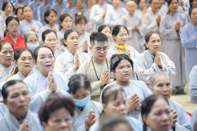 Khóa tu niệm Phật một ngày.