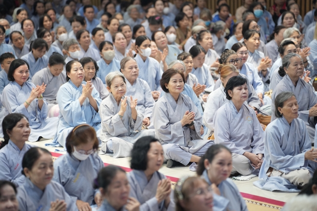 Khóa tu niệm Phật một ngày.