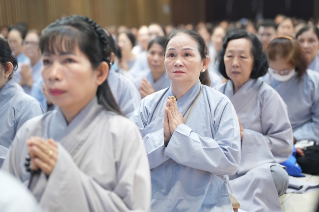 Khóa tu niệm Phật một ngày.