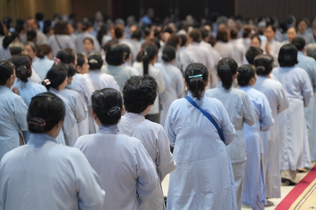 Khóa tu niệm Phật một ngày.