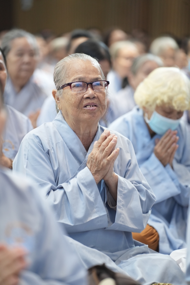 Khóa tu niệm Phật một ngày.