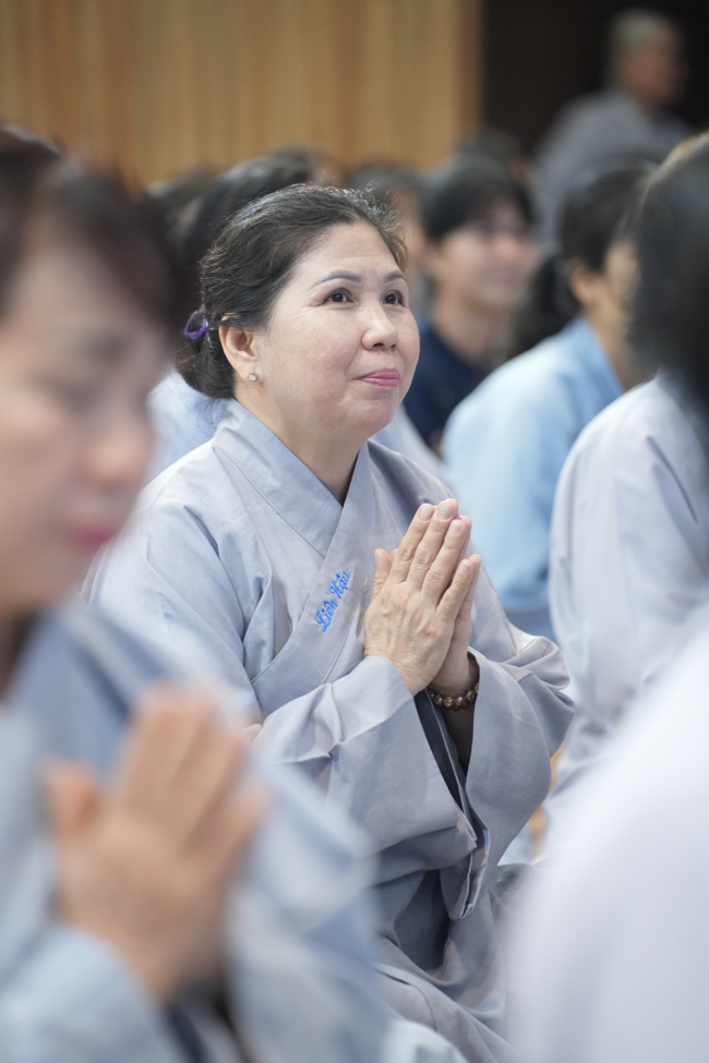 Khóa tu niệm Phật một ngày.