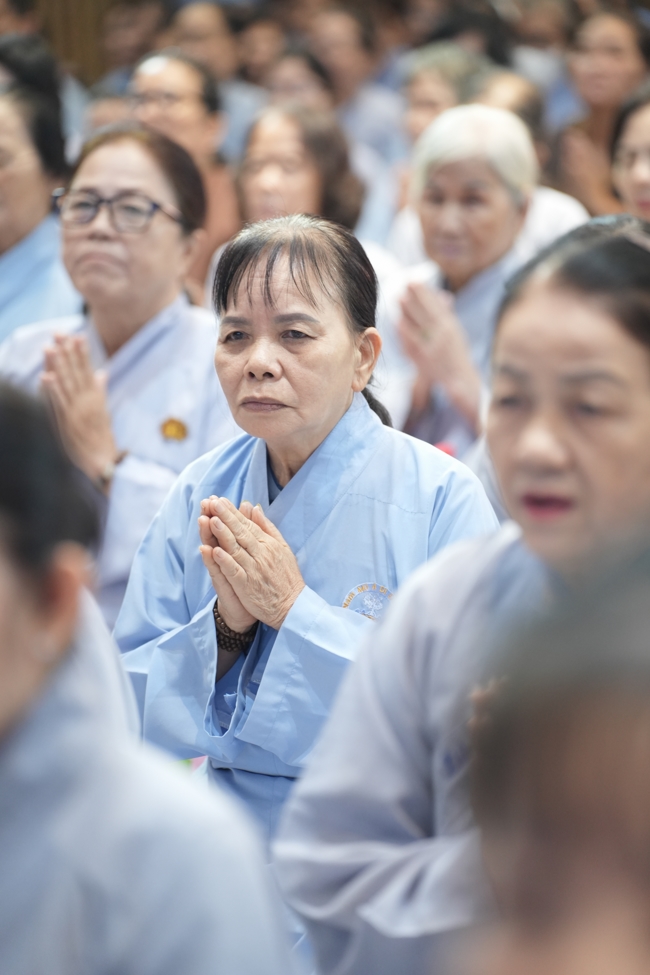 Khóa tu niệm Phật một ngày.