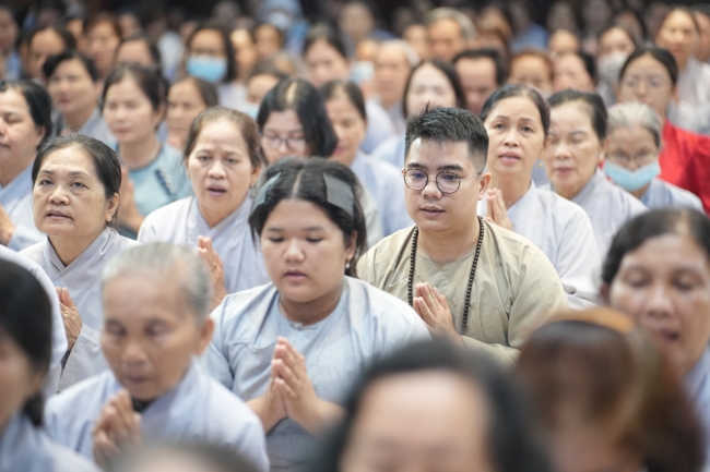 Khóa tu niệm Phật một ngày.