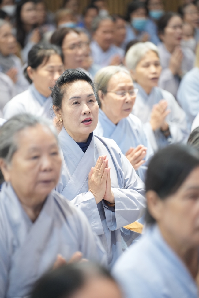 Khóa tu niệm Phật một ngày.