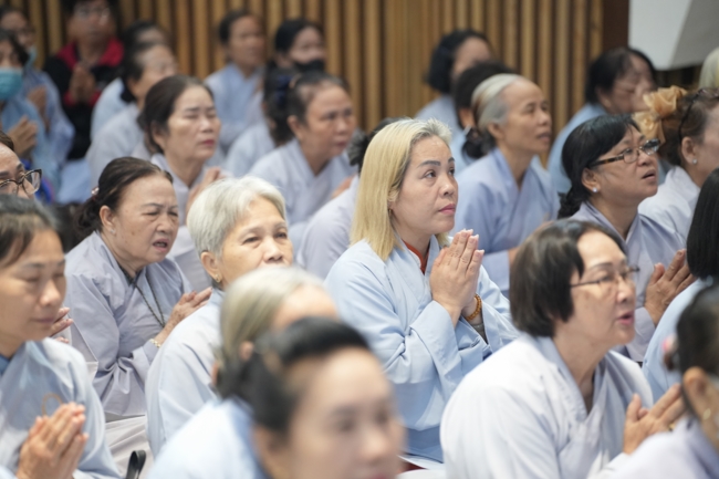 Khóa tu niệm Phật một ngày.