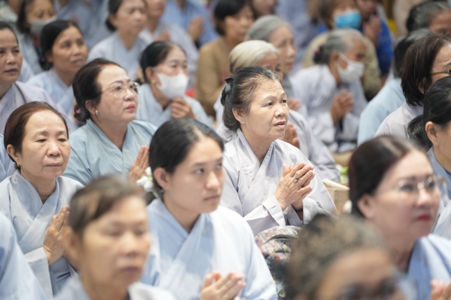 Khóa tu niệm Phật một ngày.