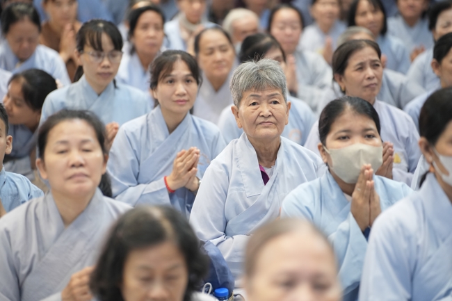 Khóa tu niệm Phật một ngày.