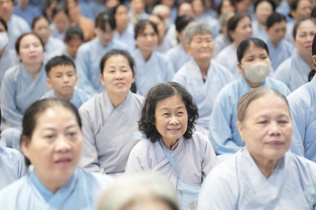 Khóa tu niệm Phật một ngày.