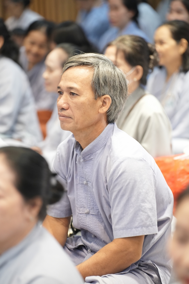 Khóa tu niệm Phật một ngày.