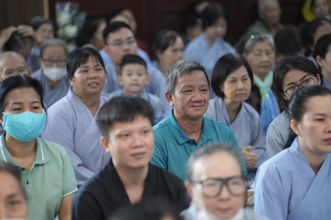 Khóa tu niệm Phật một ngày.