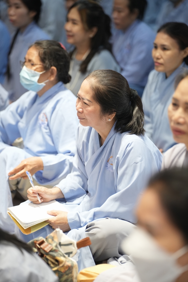 Khóa tu niệm Phật một ngày.