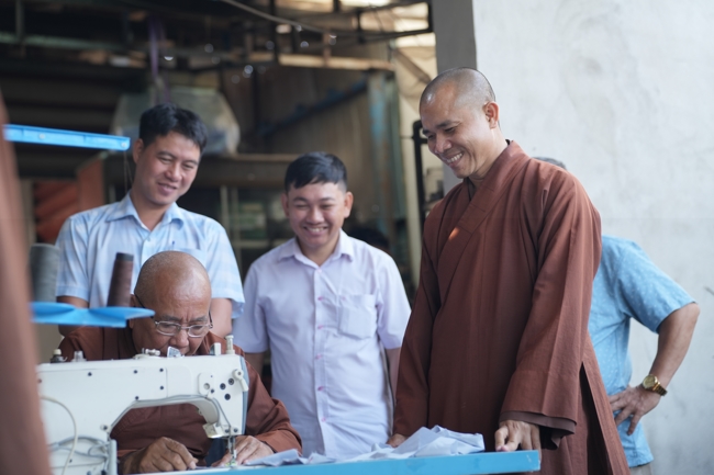 Chương trình từ thiện “Phương tiện nghĩa tình”.