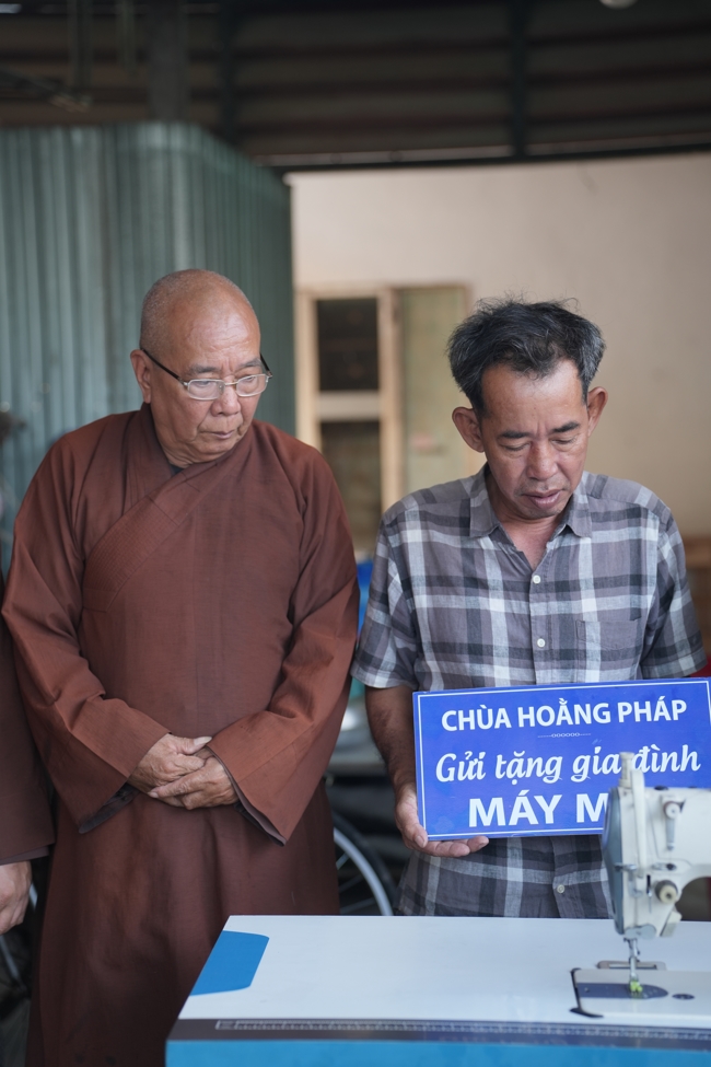 Chương trình từ thiện “Phương tiện nghĩa tình”.