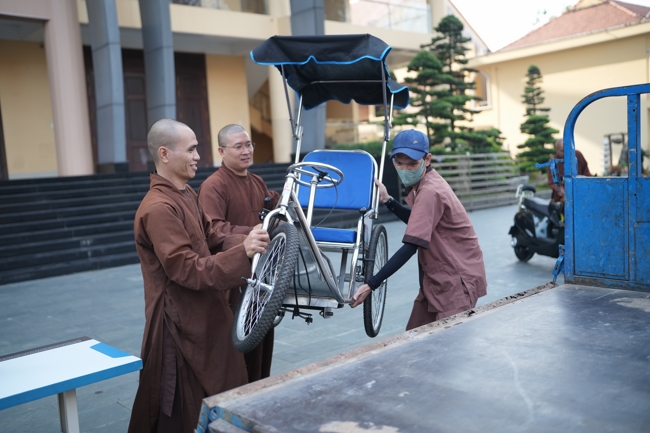 Chương trình từ thiện “Phương tiện nghĩa tình”.