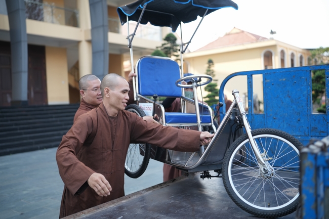 Chương trình từ thiện “Phương tiện nghĩa tình”.