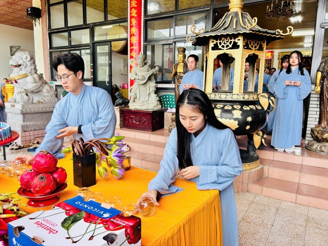 Chùa Linh Ẩn - Đài Loan: PHÁP HỘI KỶ NIỆM NGÀY ĐỨC PHẬT BỔN SƯ THÍCH CA MÂU NI THÀNH ĐẠO.