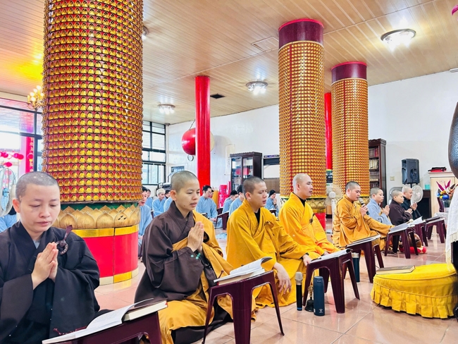 Chùa Linh Ẩn - Đài Loan: PHÁP HỘI KỶ NIỆM NGÀY ĐỨC PHẬT BỔN SƯ THÍCH CA MÂU NI THÀNH ĐẠO.