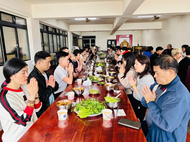 Chùa Linh Ẩn - Đài Loan: PHÁP HỘI KỶ NIỆM NGÀY ĐỨC PHẬT BỔN SƯ THÍCH CA MÂU NI THÀNH ĐẠO.