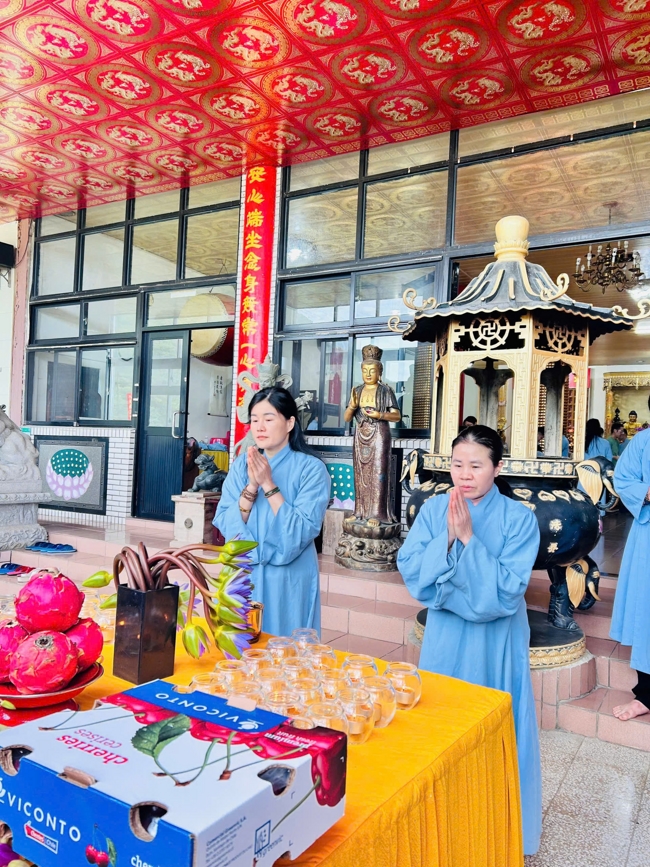 Chùa Linh Ẩn - Đài Loan: PHÁP HỘI KỶ NIỆM NGÀY ĐỨC PHẬT BỔN SƯ THÍCH CA MÂU NI THÀNH ĐẠO.