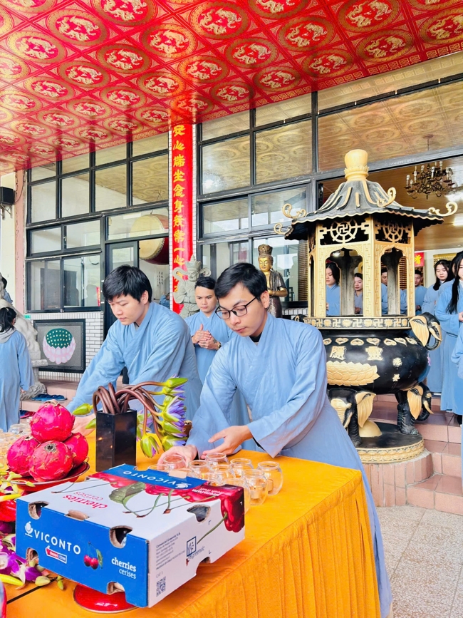 Chùa Linh Ẩn - Đài Loan: PHÁP HỘI KỶ NIỆM NGÀY ĐỨC PHẬT BỔN SƯ THÍCH CA MÂU NI THÀNH ĐẠO.