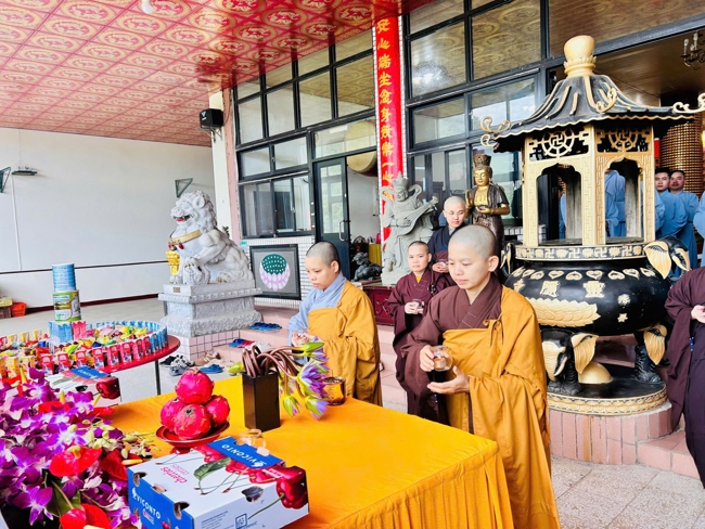 Chùa Linh Ẩn - Đài Loan: PHÁP HỘI KỶ NIỆM NGÀY ĐỨC PHẬT BỔN SƯ THÍCH CA MÂU NI THÀNH ĐẠO.