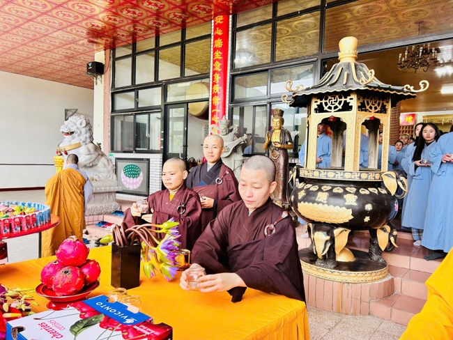 Chùa Linh Ẩn - Đài Loan: PHÁP HỘI KỶ NIỆM NGÀY ĐỨC PHẬT BỔN SƯ THÍCH CA MÂU NI THÀNH ĐẠO.