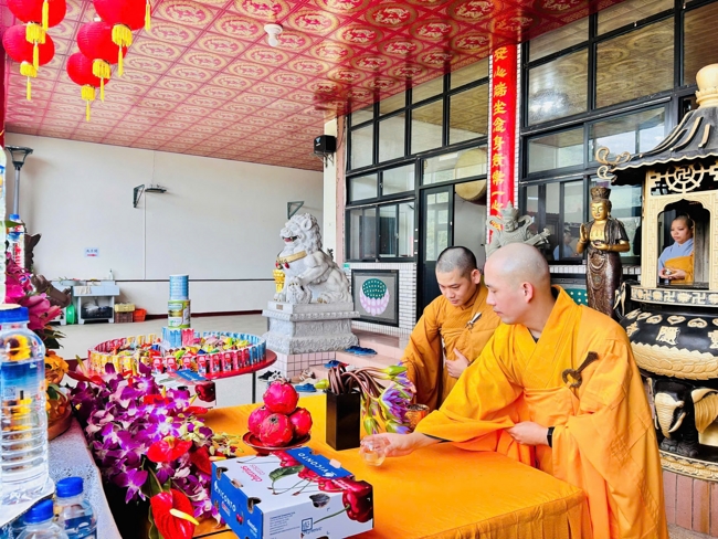 Chùa Linh Ẩn - Đài Loan: PHÁP HỘI KỶ NIỆM NGÀY ĐỨC PHẬT BỔN SƯ THÍCH CA MÂU NI THÀNH ĐẠO.