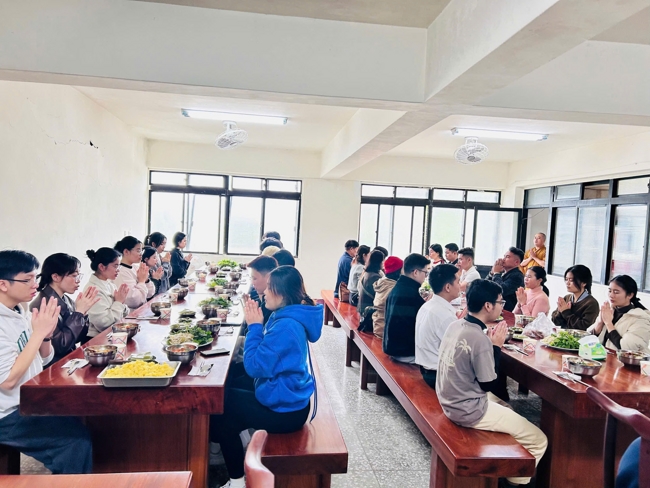 Chùa Linh Ẩn - Đài Loan: PHÁP HỘI KỶ NIỆM NGÀY ĐỨC PHẬT BỔN SƯ THÍCH CA MÂU NI THÀNH ĐẠO.