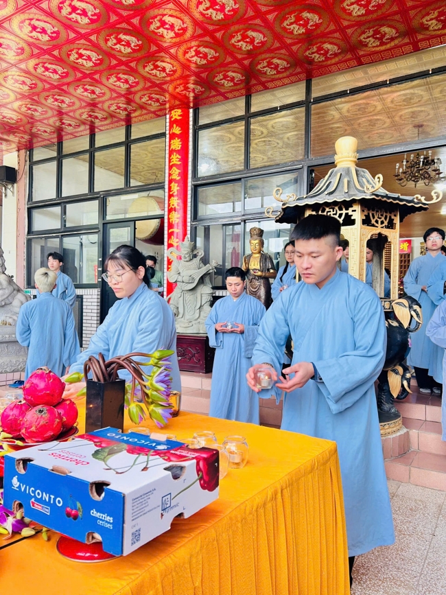 Chùa Linh Ẩn - Đài Loan: PHÁP HỘI KỶ NIỆM NGÀY ĐỨC PHẬT BỔN SƯ THÍCH CA MÂU NI THÀNH ĐẠO.