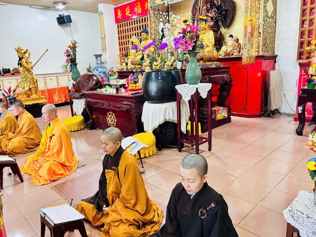 Chùa Linh Ẩn - Đài Loan: PHÁP HỘI KỶ NIỆM NGÀY ĐỨC PHẬT BỔN SƯ THÍCH CA MÂU NI THÀNH ĐẠO.