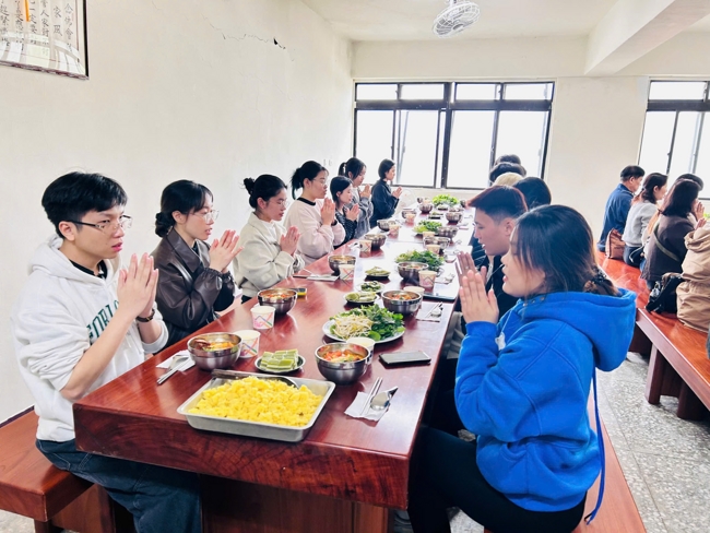 Chùa Linh Ẩn - Đài Loan: PHÁP HỘI KỶ NIỆM NGÀY ĐỨC PHẬT BỔN SƯ THÍCH CA MÂU NI THÀNH ĐẠO.