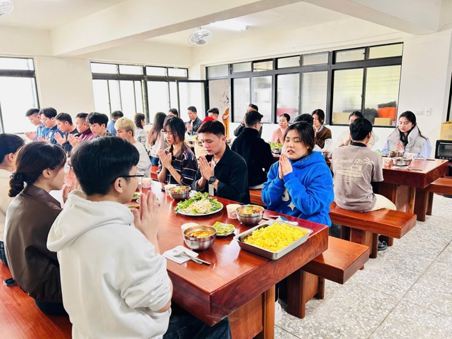 Chùa Linh Ẩn - Đài Loan: PHÁP HỘI KỶ NIỆM NGÀY ĐỨC PHẬT BỔN SƯ THÍCH CA MÂU NI THÀNH ĐẠO.