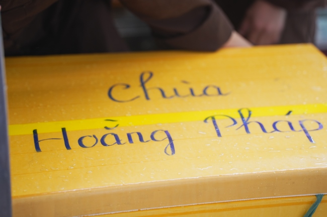 Gia đình Phật tử Giác Bổn và quý Phật tử ẩn danh phát tâm cúng dường 700 phần sữa chua nếp cẩm và 700 chai sữa rau má đến Học viện Phật giáo Việt Nam tại TP. Hồ Chí Minh (cơ sở 2, xã Bình Lợi) và chùa Thanh Tâm.