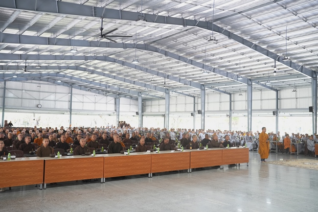 Gia đình Phật tử Giác Bổn và quý Phật tử ẩn danh phát tâm cúng dường 700 phần sữa chua nếp cẩm và 700 chai sữa rau má đến Học viện Phật giáo Việt Nam tại TP. Hồ Chí Minh (cơ sở 2, xã Bình Lợi) và chùa Thanh Tâm.