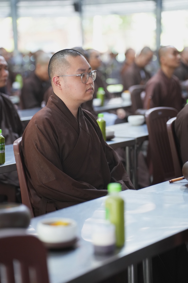 Gia đình Phật tử Giác Bổn và quý Phật tử ẩn danh phát tâm cúng dường 700 phần sữa chua nếp cẩm và 700 chai sữa rau má đến Học viện Phật giáo Việt Nam tại TP. Hồ Chí Minh (cơ sở 2, xã Bình Lợi) và chùa Thanh Tâm.