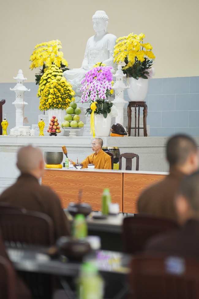 Gia đình Phật tử Giác Bổn và quý Phật tử ẩn danh phát tâm cúng dường 700 phần sữa chua nếp cẩm và 700 chai sữa rau má đến Học viện Phật giáo Việt Nam tại TP. Hồ Chí Minh (cơ sở 2, xã Bình Lợi) và chùa Thanh Tâm.