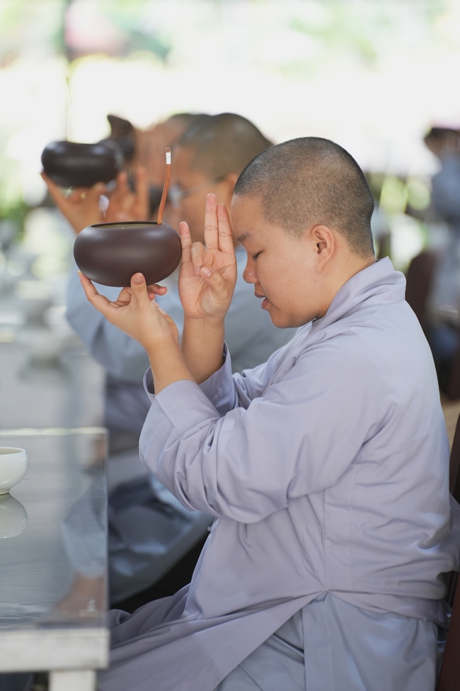 Gia đình Phật tử Giác Bổn và quý Phật tử ẩn danh phát tâm cúng dường 700 phần sữa chua nếp cẩm và 700 chai sữa rau má đến Học viện Phật giáo Việt Nam tại TP. Hồ Chí Minh (cơ sở 2, xã Bình Lợi) và chùa Thanh Tâm.