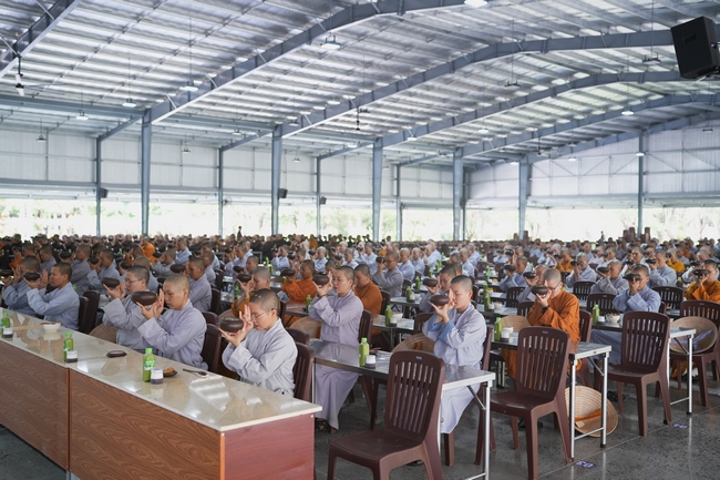 Gia đình Phật tử Giác Bổn và quý Phật tử ẩn danh phát tâm cúng dường 700 phần sữa chua nếp cẩm và 700 chai sữa rau má đến Học viện Phật giáo Việt Nam tại TP. Hồ Chí Minh (cơ sở 2, xã Bình Lợi) và chùa Thanh Tâm.