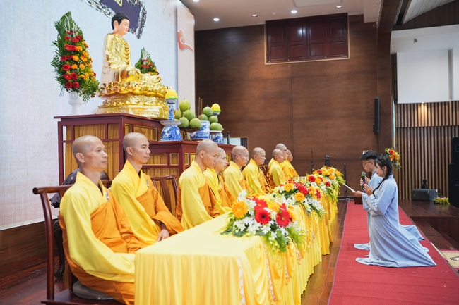 The 4th Three-Jewel Refuge Ceremony of 2026 – Hoang Phap Pagoda.