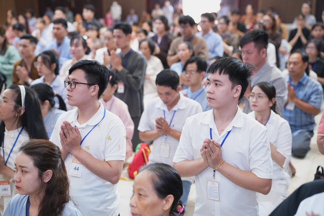 The 4th Three-Jewel Refuge Ceremony of 2026 – Hoang Phap Pagoda.