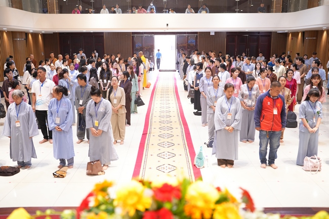 The 4th Three-Jewel Refuge Ceremony of 2026 – Hoang Phap Pagoda.