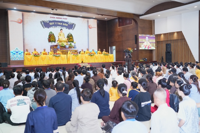 The 4th Three-Jewel Refuge Ceremony of 2026 – Hoang Phap Pagoda.